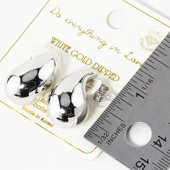 WHITE GOLD DIPPED 1 INCH 3D HOLLOW PUFFY TEARDROP STUD EARRINGS - Picture 2 of 2